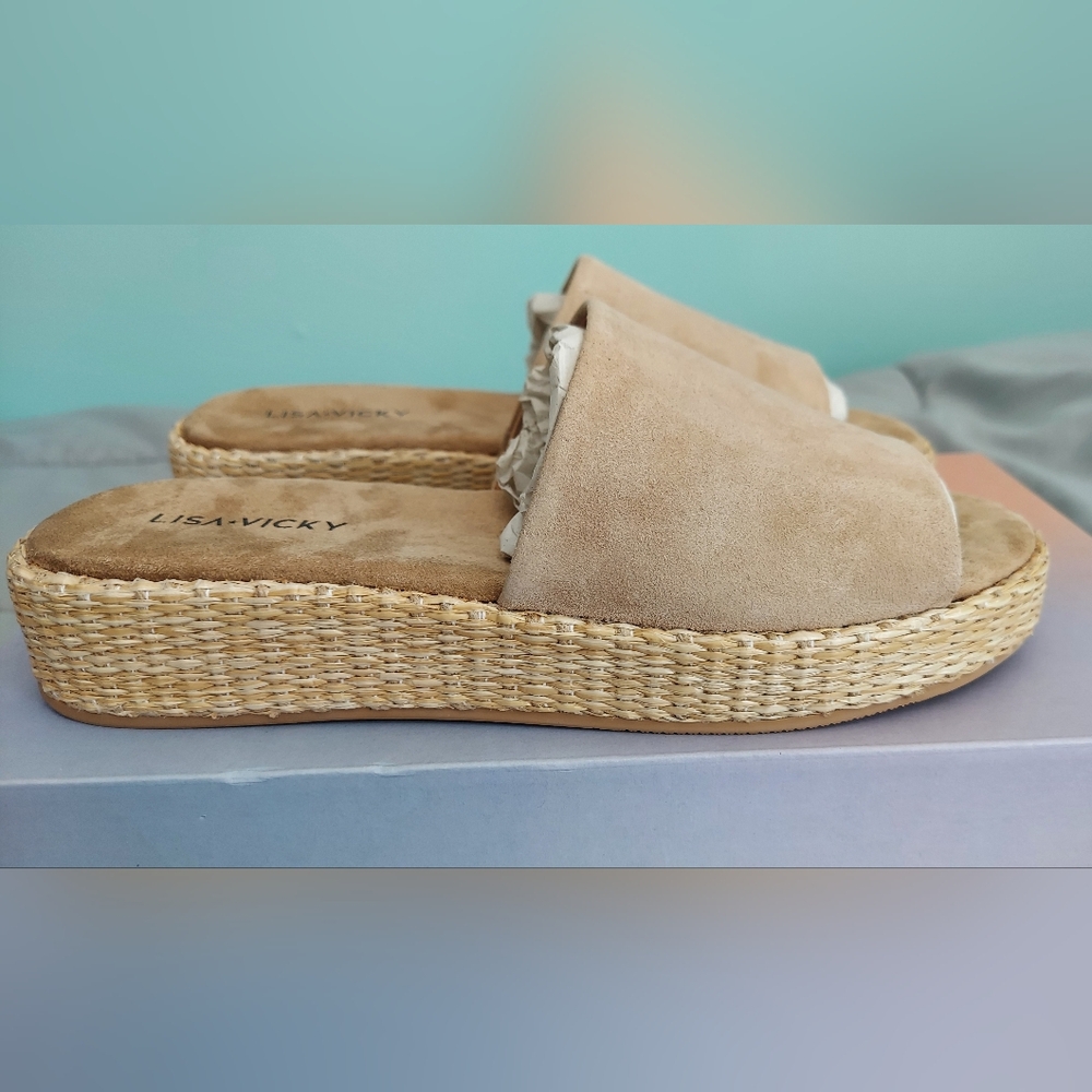 Lisa Vicky Tan Suede Sandals Women's Size 6 NWT Athleisure Chunky Beach Vacation